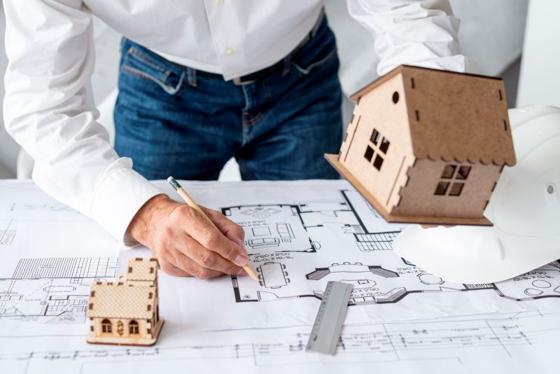 Как построить загородный дом: планировка, выбор материалов и особенности строительства